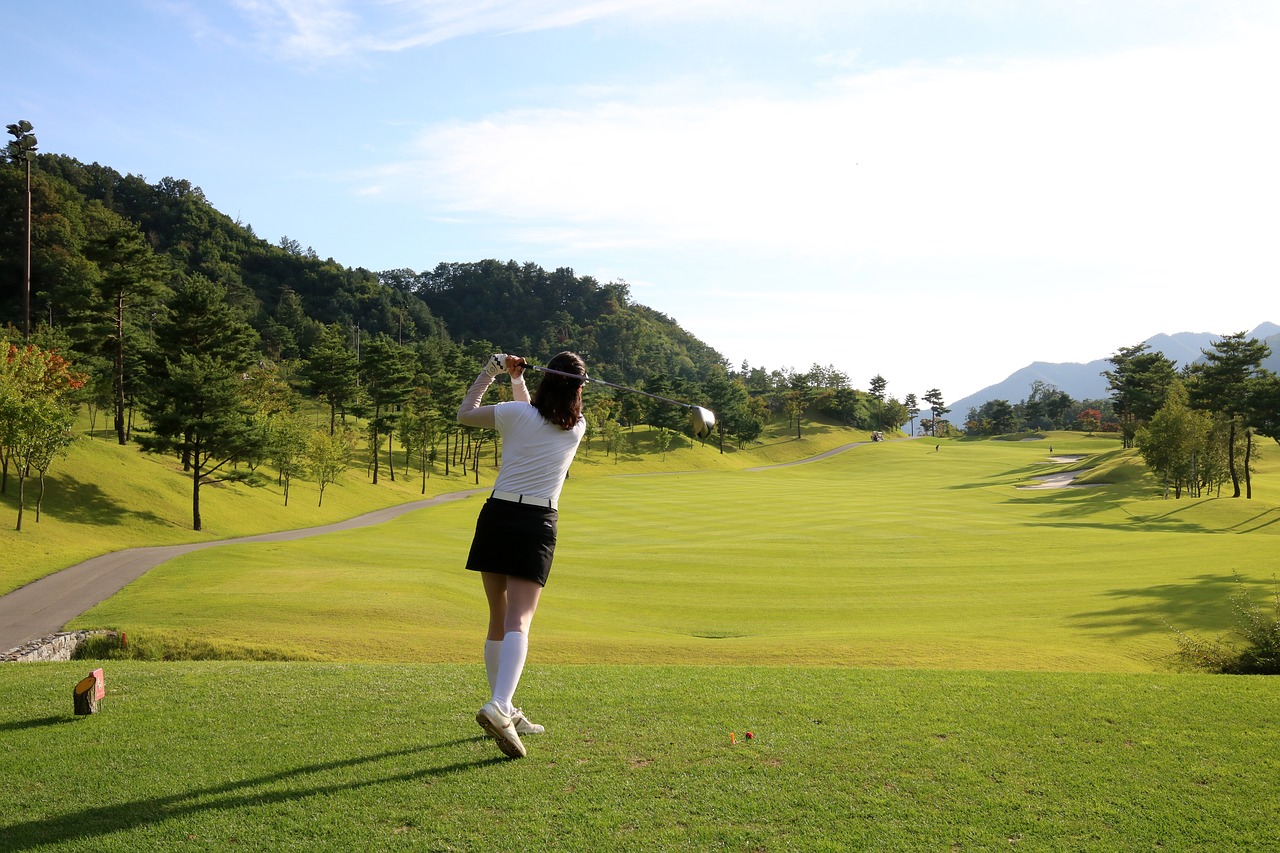 Golfset Damen Anfänger: Diese Dinge sollten Sie zum Start in den Golfsport unbedingt kaufen